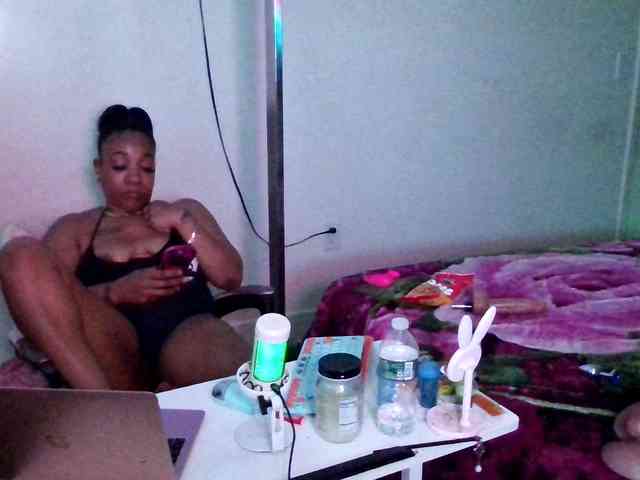 Tinasnoww69 webcam