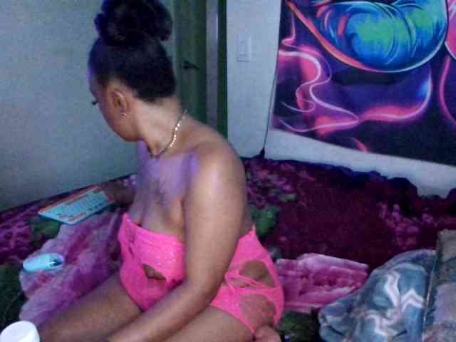 Tinasnoww69 webcam