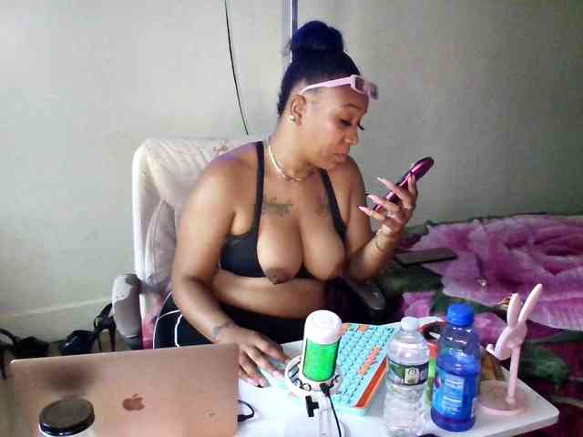 Tinasnoww69 webcam