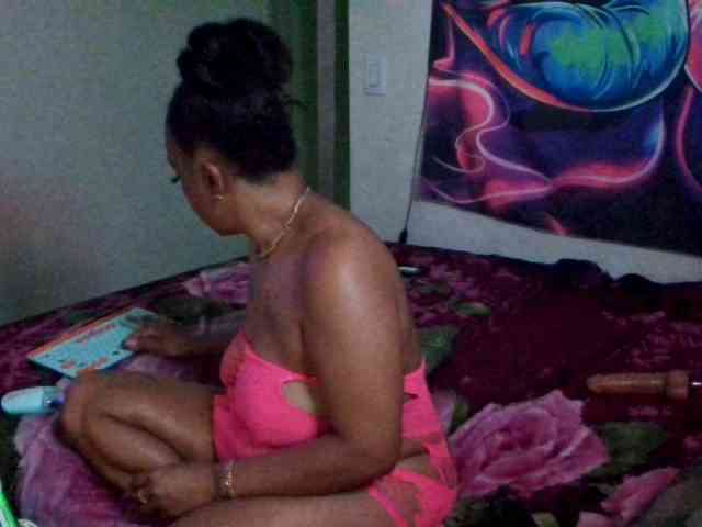 Tinasnoww69 webcam