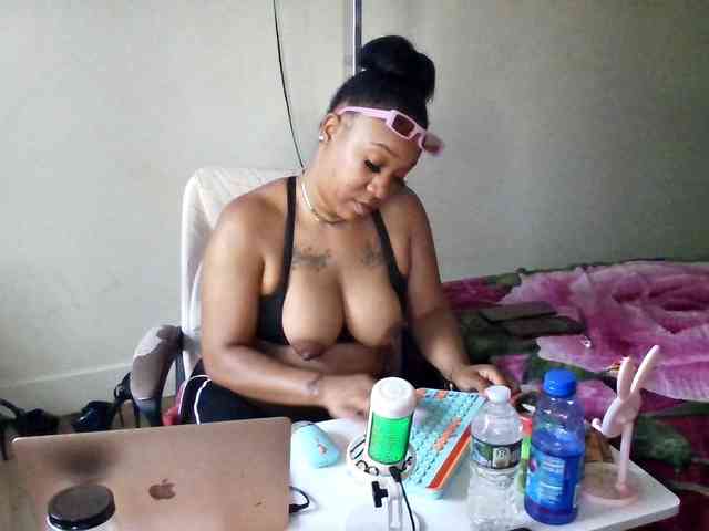 Tinasnoww69 webcam
