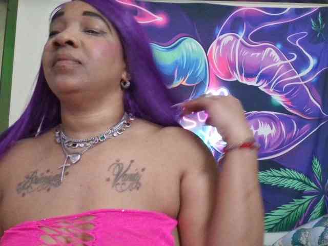 Tinasnoww69 webcam