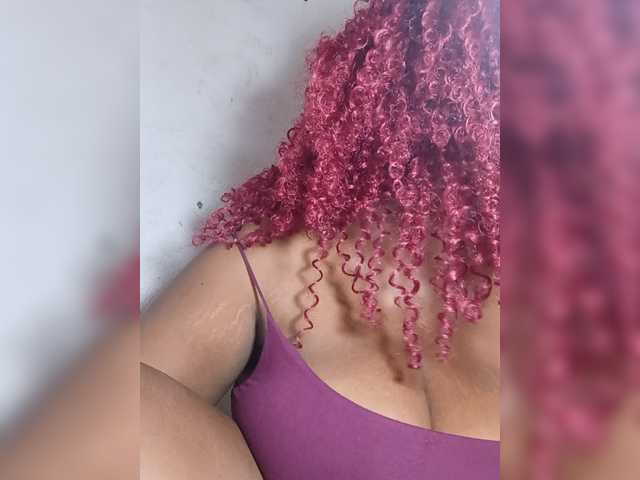 Hanaia1 live cam on BongaCams