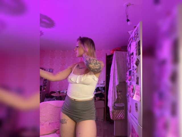 CutieMolly live cam on BongaCams