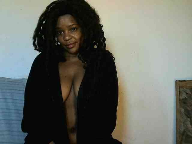 Model: Katiequin