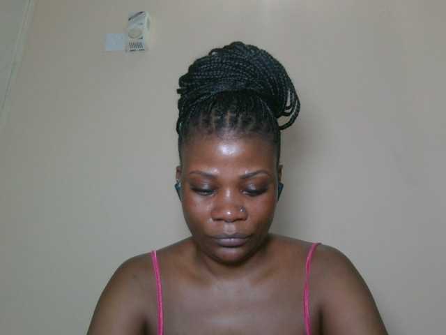 le modèle Sweetbaby006 est en webcam porno dans un show sur le site bongacams, il possède les tags suivants: Ebony,Brunette,Hairy