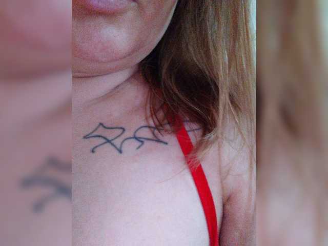 Alisa-33 live cam on BongaCams