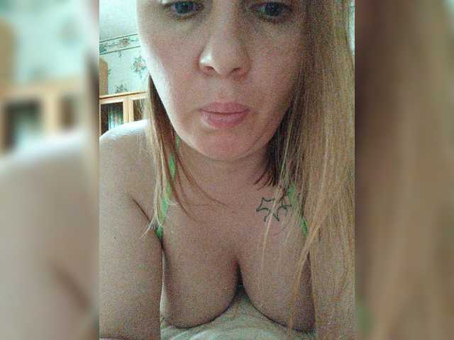 Alisa-33 live cam on BongaCams