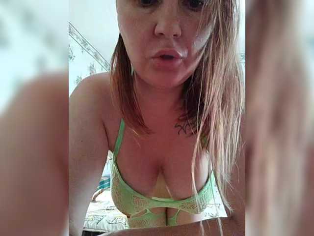 Alisa-33 live cam on BongaCams