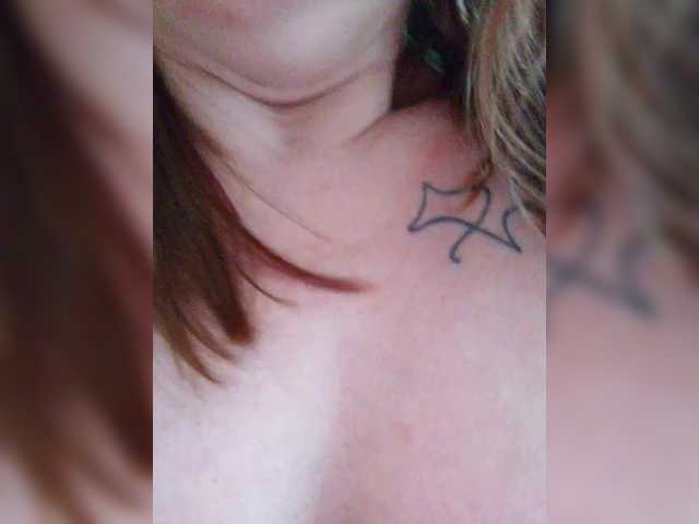 Alisa-33 live cam on BongaCams