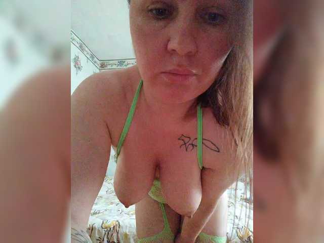 Alisa-33 live cam on BongaCams
