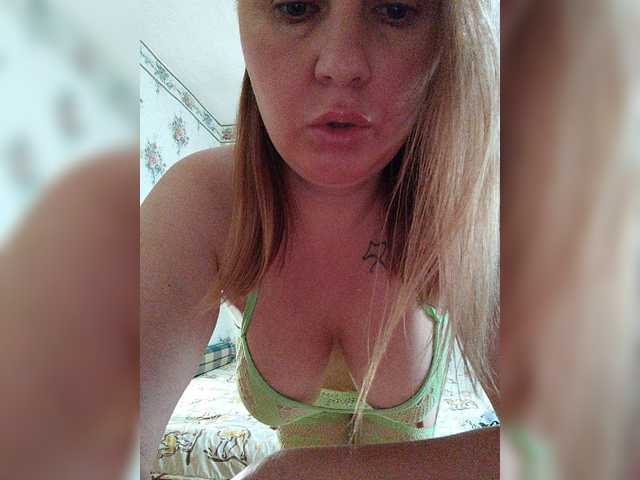 Alisa-33 live cam on BongaCams
