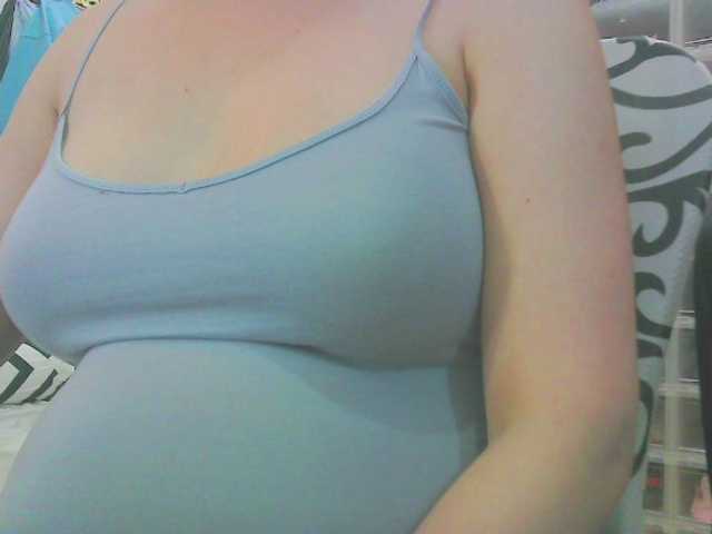KeepmepregO live cam on BongaCams