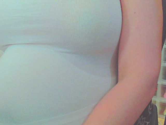 KeepmepregO live cam on BongaCams