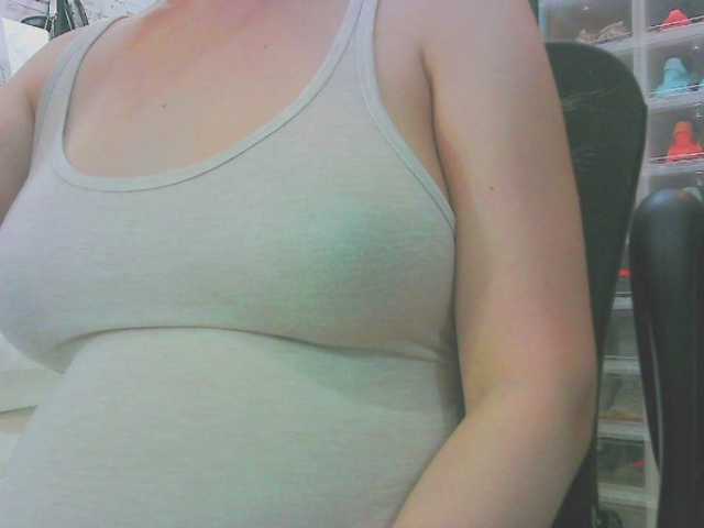 KeepmepregO live cam on BongaCams