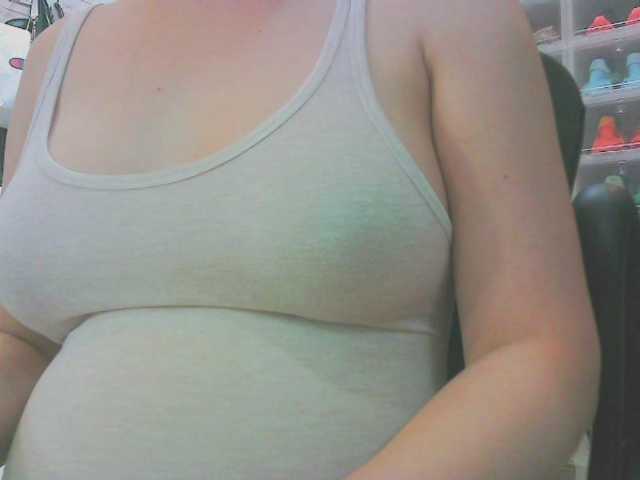 KeepmepregO live cam on BongaCams