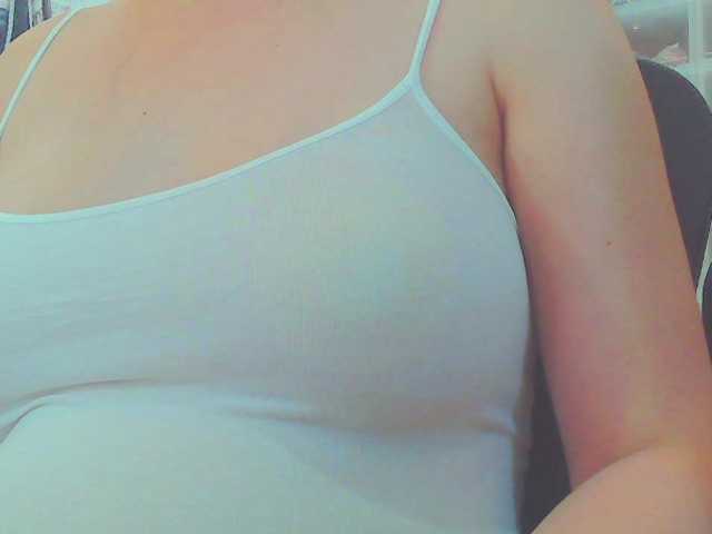 KeepmepregO live cam on BongaCams