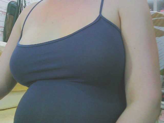 KeepmepregO live cam on BongaCams