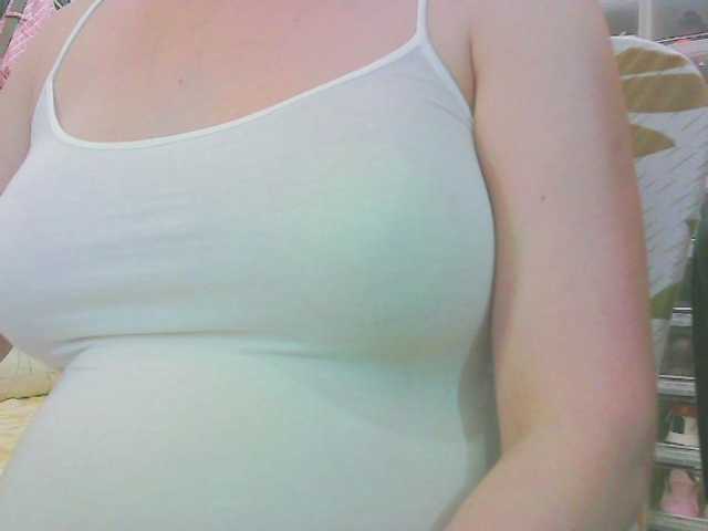 KeepmepregO live cam on BongaCams