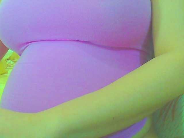 KeepmepregO live cam on BongaCams