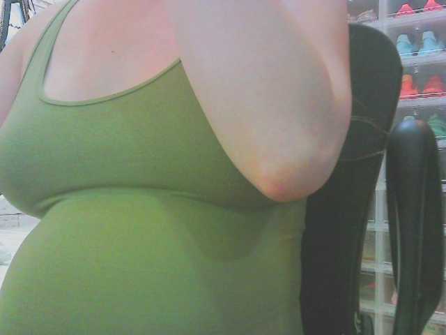 KeepmepregO live cam on BongaCams