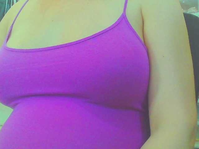 KeepmepregO live cam on BongaCams