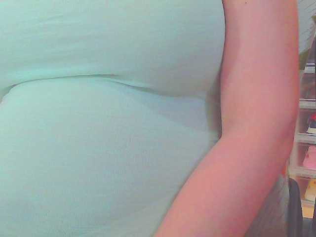 KeepmepregO live cam on BongaCams