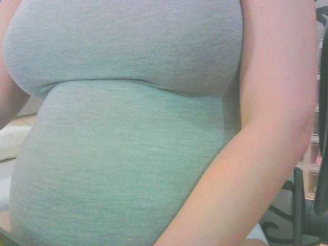 KeepmepregO live cam on BongaCams