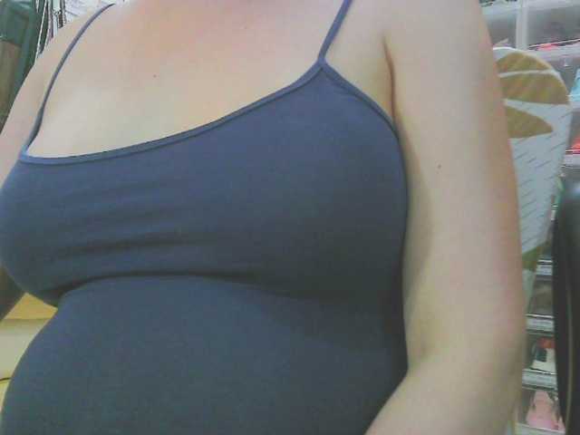 KeepmepregO live cam on BongaCams