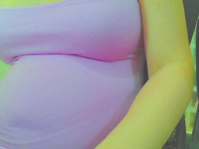 KeepmepregO live cam on BongaCams