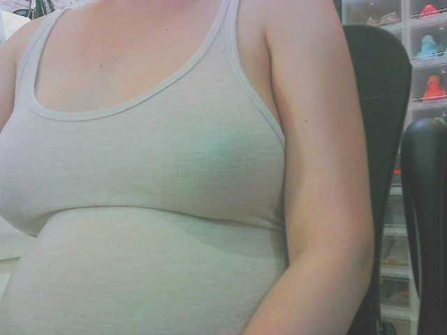 KeepmepregO live cam on BongaCams