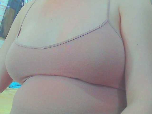 KeepmepregO live cam on BongaCams
