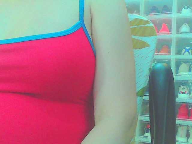 KeepmepregO live cam on BongaCams