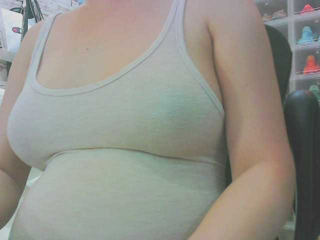 KeepmepregO live cam on BongaCams