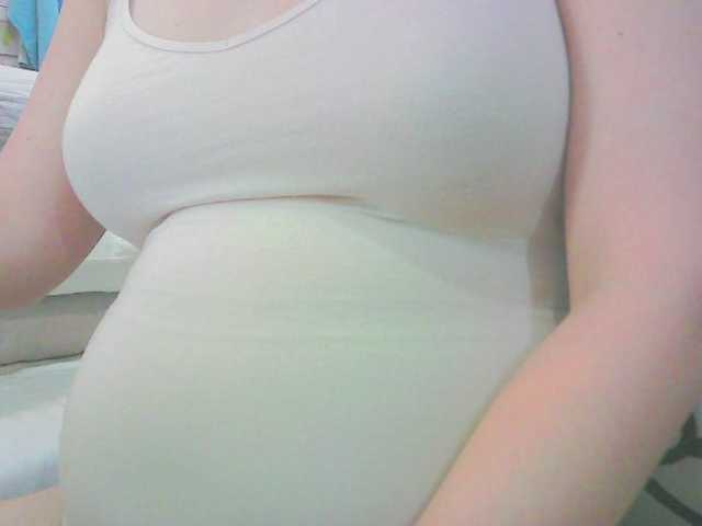 KeepmepregO live cam on BongaCams