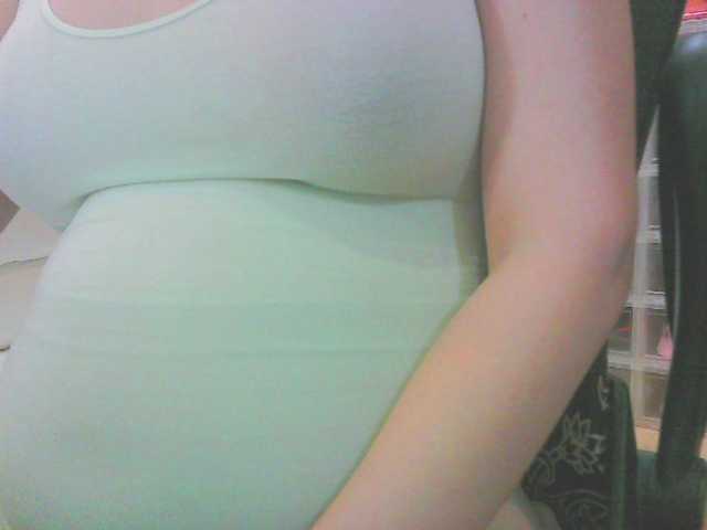 KeepmepregO live cam on BongaCams