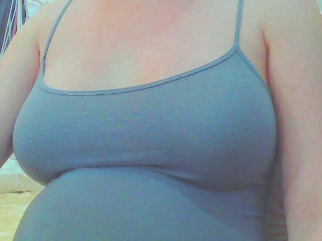 KeepmepregO live cam on BongaCams