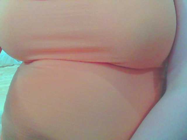 KeepmepregO live cam on BongaCams