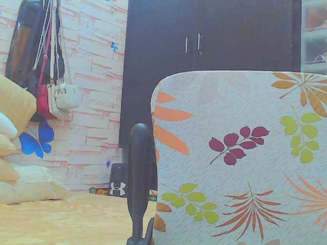 KeepmepregO live cam on BongaCams