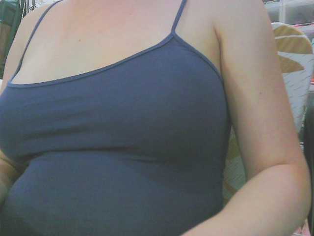 KeepmepregO live webcam show