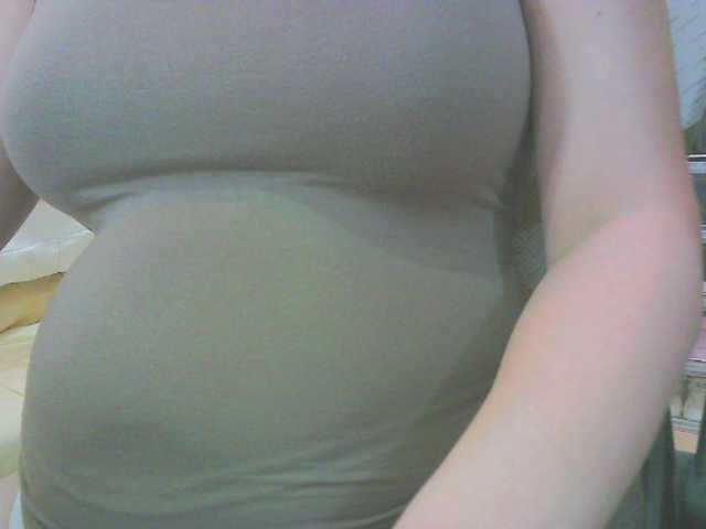 KeepmepregO live cam on BongaCams