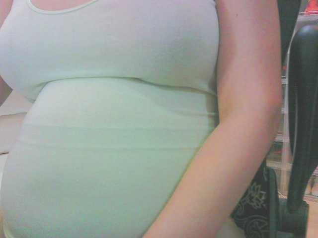 KeepmepregO live cam on BongaCams