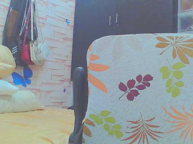 KeepmepregO live cam on BongaCams