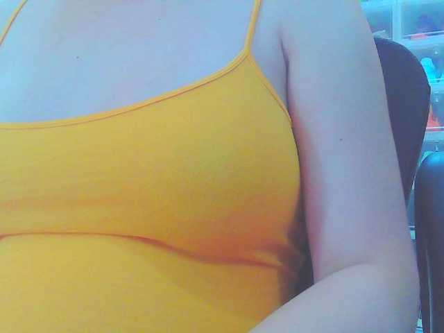 KeepmepregO live cam on BongaCams