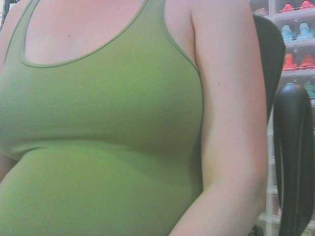KeepmepregO live cam on BongaCams