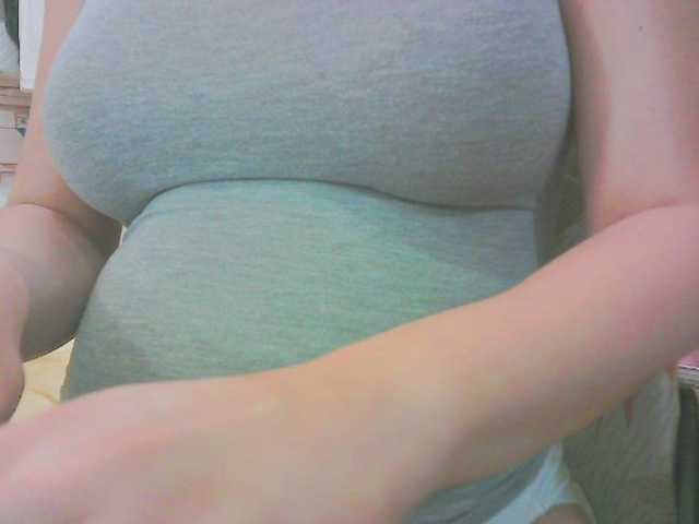 KeepmepregO live cam on BongaCams