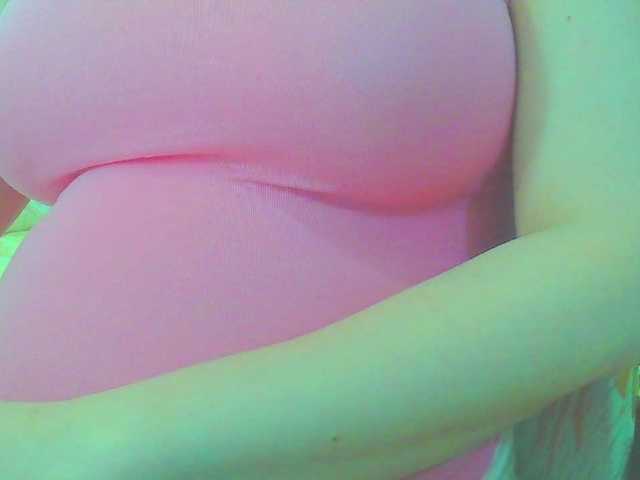 KeepmepregO live cam on BongaCams