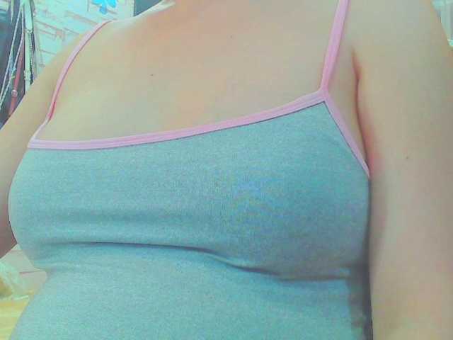 KeepmepregO live cam on BongaCams