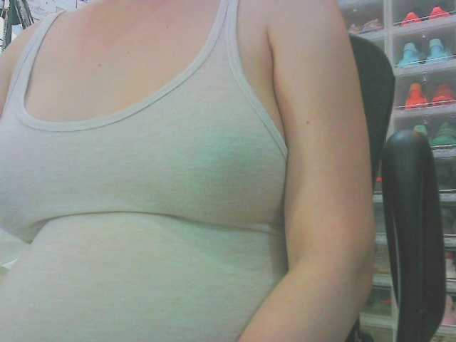 KeepmepregO live cam on BongaCams