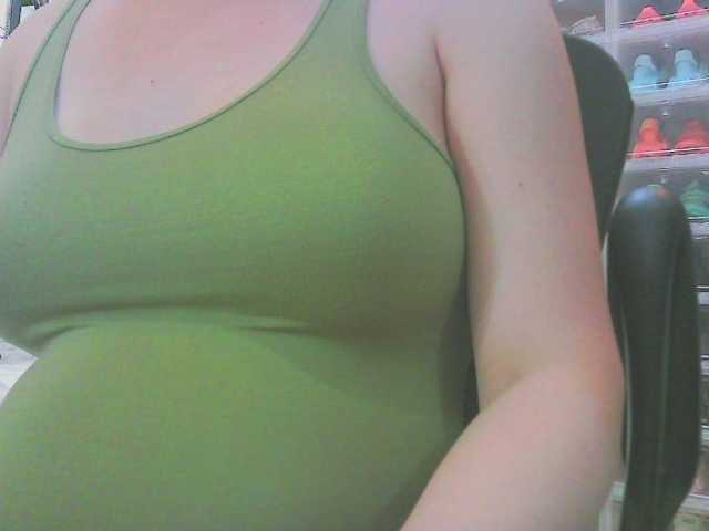 KeepmepregO live cam on BongaCams